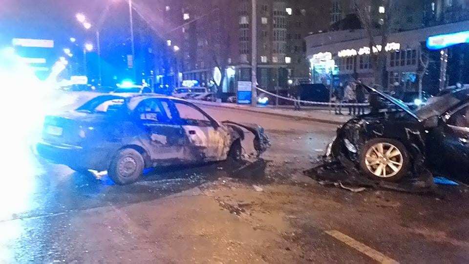 В Киеве произошло смертельное ДТП с пожаром: фото и видео с места трагедии