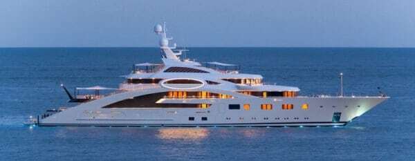 Лещенко показал яхту за $150 млн, из-за хозяина которой в Раде объявляли "перекур"