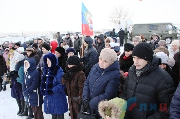 Террористы "ЛНР" отблагодарили Кремль памятником на границе с Россией: опубликованы фото