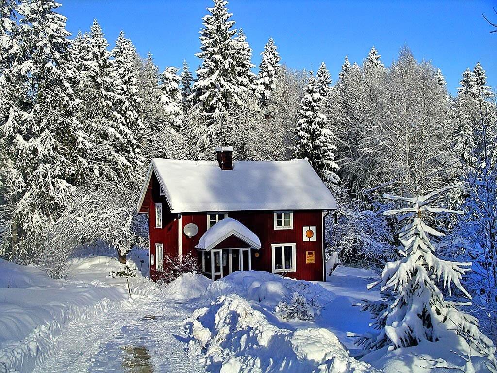 Зимнее настроение: 13 сказочных заснеженных домиков
