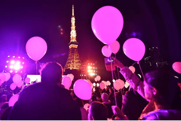 Япония уже встретила Новый год шариками и фейерверком