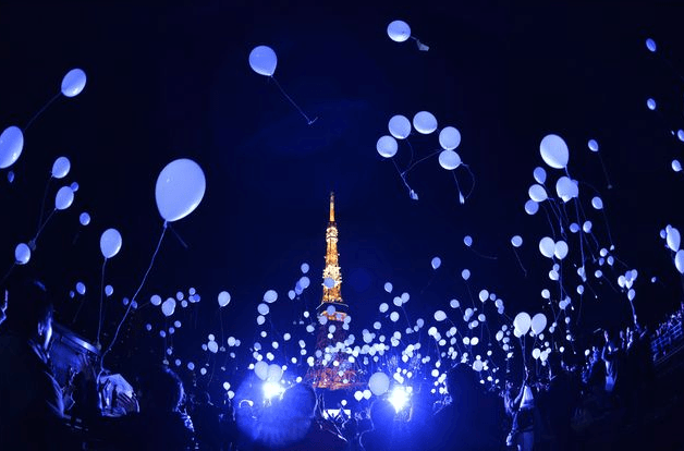 Япония уже встретила Новый год шариками и фейерверком: опубликованы фото и видео