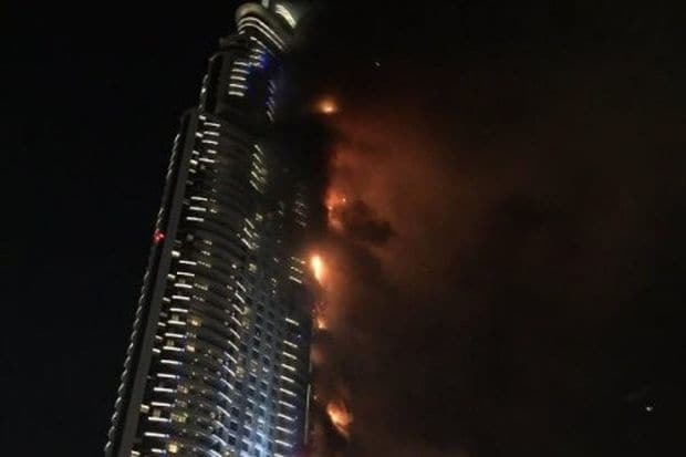 У Дубаї спалахнув готель-хмарочос, полум'я охопило десятки поверхів: опубліковані фото і відео