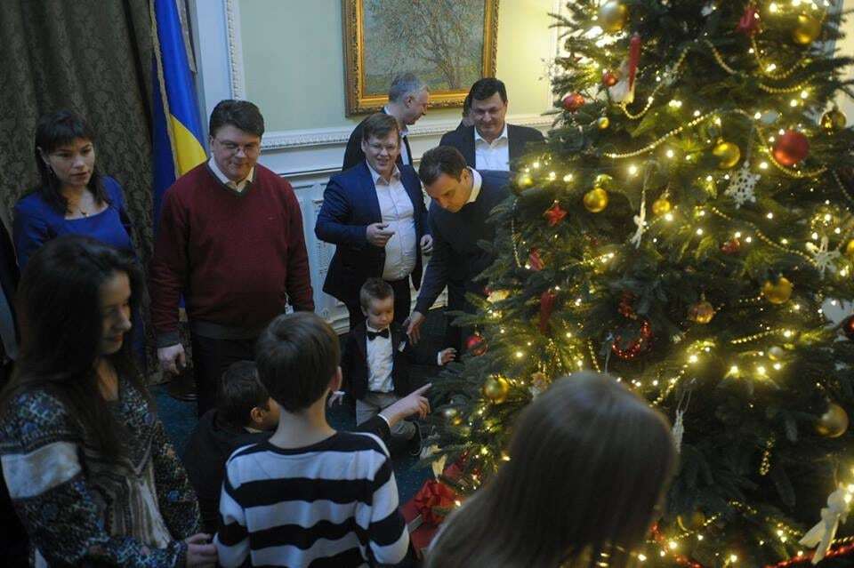 Яценюк привітав країну з Новим роком: українці не поскупилися на "втішні" відповіді