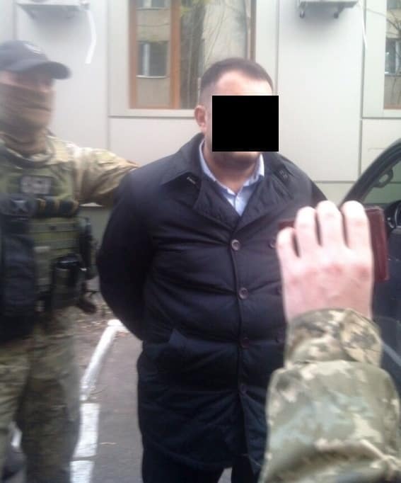 В Одесі на хабарі в півмільйона затримали чиновників Міноборони: опубліковані фото
