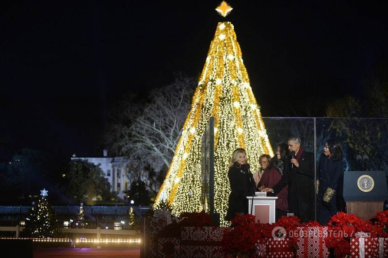 Модний Обама з родиною запалив головну ялинку США: яскравий фоторепортаж