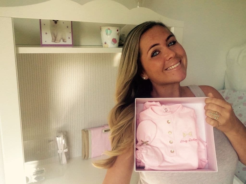 Красуня-зірка німецького ТБ народила під час бою Кличка