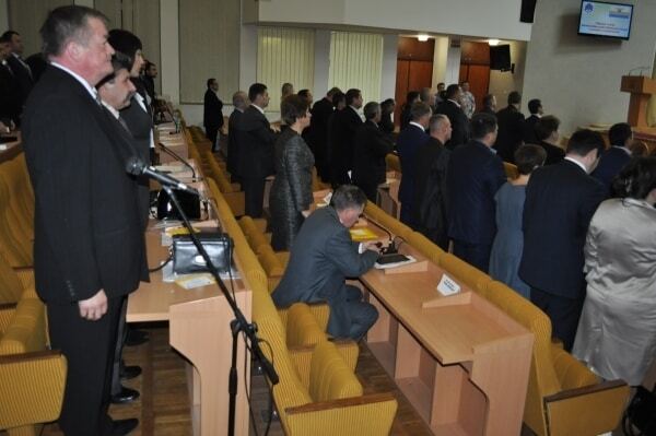 "Позор!": николаевский депутат отказался встать под гимн Украины