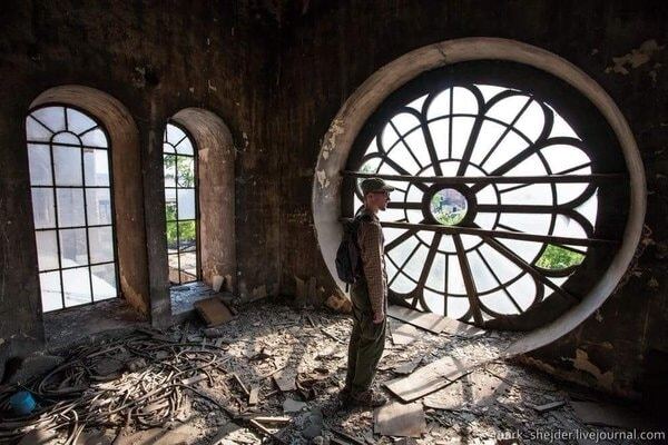 "Прощавай, Хогвартс": одну з найкрасивіших будівель України "пиляють на метал"