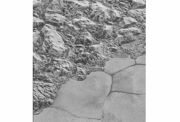 NASA показало детальные фото "бесплодных земель" Плутона