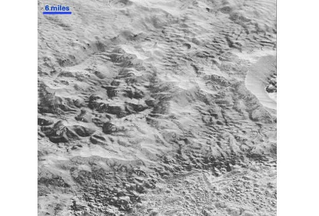 NASA показало детальні фото "безплідних земель" Плутона