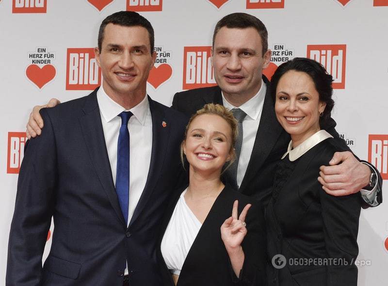 Владимир Кличко впервые появился на публике после поражения от Фьюри: фотофакт