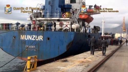 Біля берегів Італії затримали українців за контрабанду 13 тонн гашишу