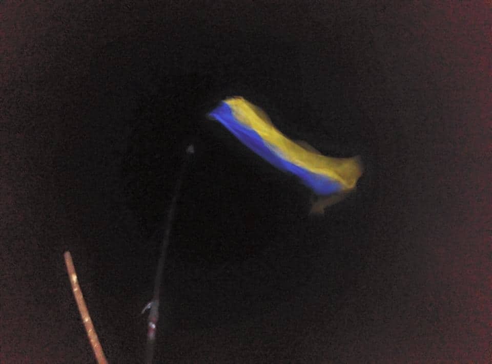 Под носом у террористов "ДНР" вывесили флаг Украины: фотофакт