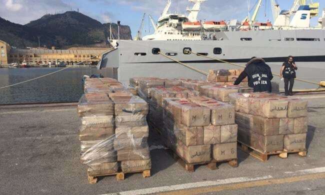 У берегов Италии задержали украинцев за контрабанду 13 тонн гашиша