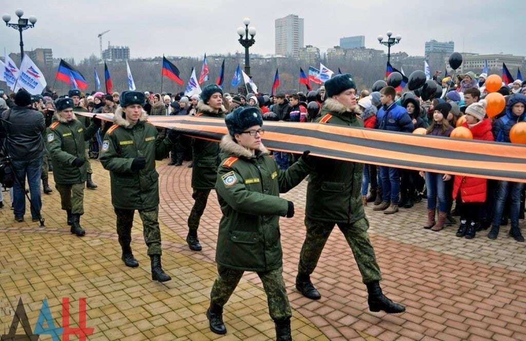 У Донецьку зігнали п'ять тисяч людей на "День георгіївської стрічки": опубліковано фото