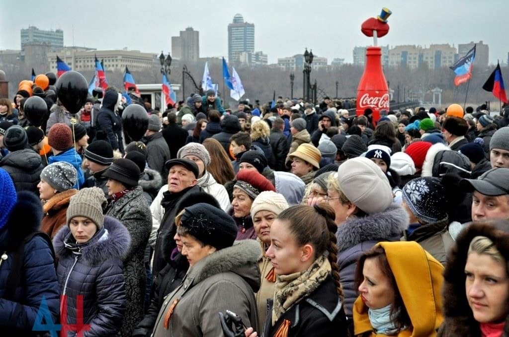 У Донецьку зігнали п'ять тисяч людей на "День георгіївської стрічки": опубліковано фото