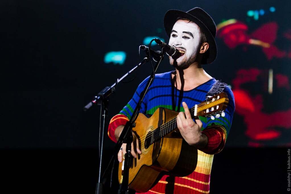 "Падаю вверх": 5'nizza презентовала новую песню в киевском Дворце спорта