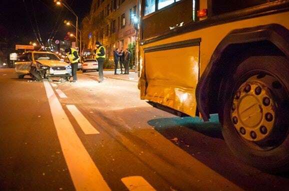 У Києві п'яний водій протаранив тролейбус