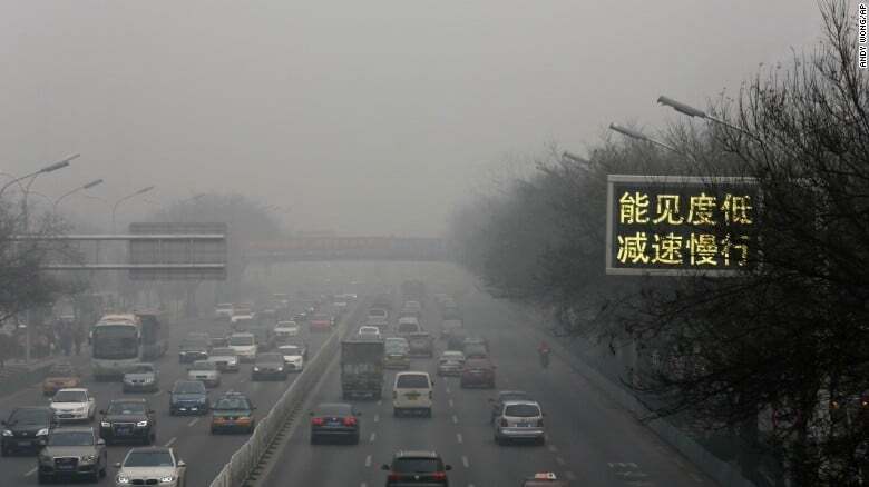 Пекін задихається: у столиці Китаю оголошено червоний рівень небезпеки