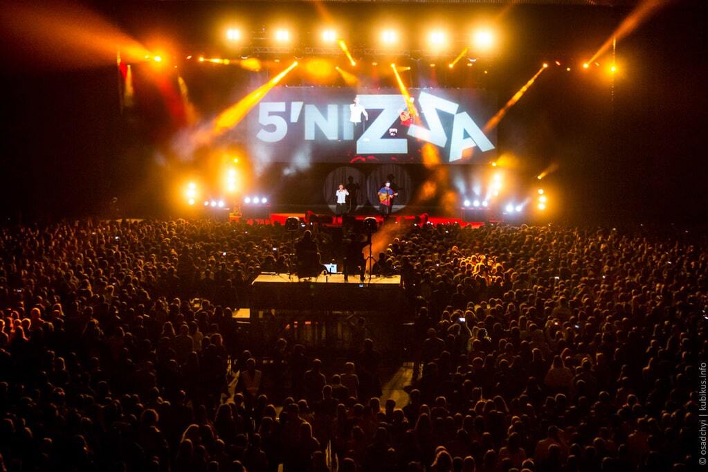 "Падаю вверх": 5'nizza презентовала новую песню в киевском Дворце спорта