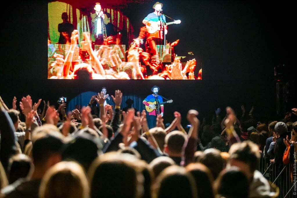 "Падаю вверх": 5'nizza презентовала новую песню в киевском Дворце спорта