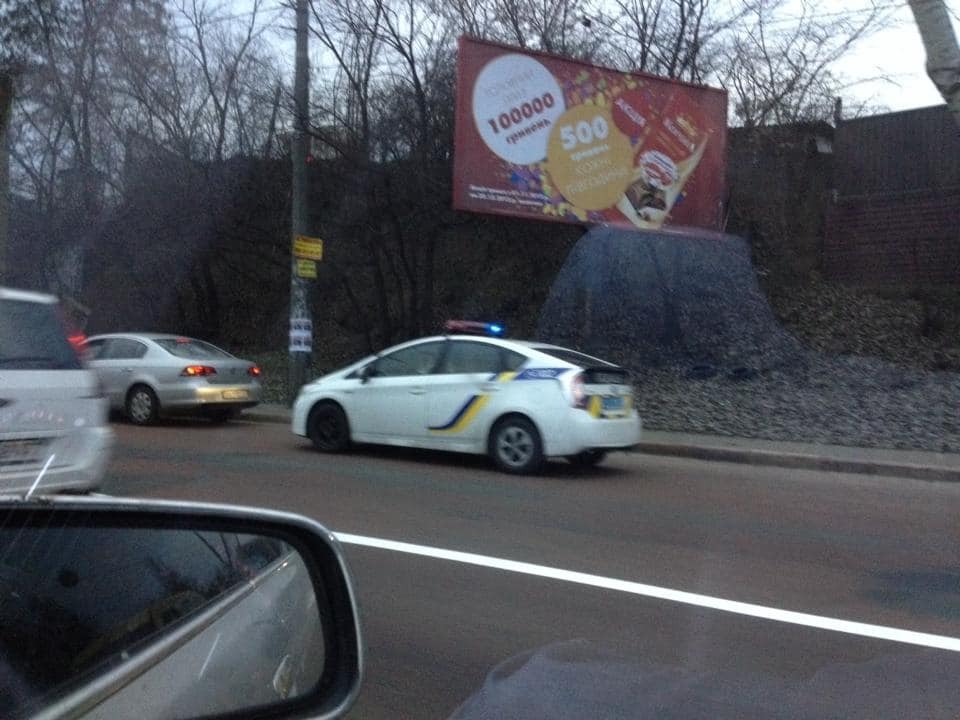 Полиция Киева в тянучке устроила охоту на автонарушителей: опубликованы фото