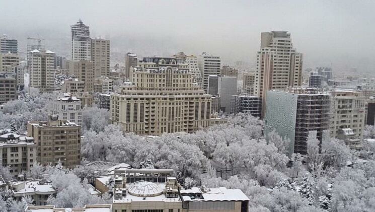 У спекотному Ірані випав сніг: фоторепортаж із засніжених вулиць