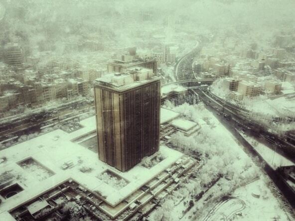 В жарком Иране выпал снег: фоторепортаж с заснеженных улиц