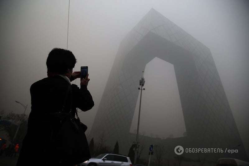 Пекін задихається: у столиці Китаю оголошено червоний рівень небезпеки