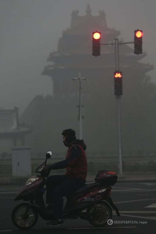 Пекін задихається: у столиці Китаю оголошено червоний рівень небезпеки 