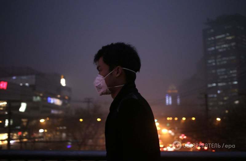 Пекин задыхается: в столице Китая объявлен красный уровень опасности 