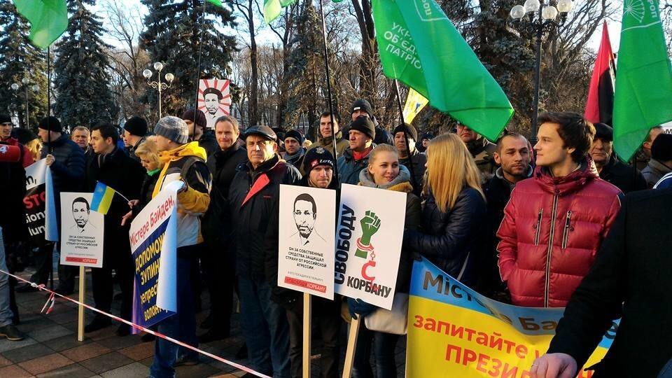 Митингующие под Радой призвали Байдена заступиться за Корбана