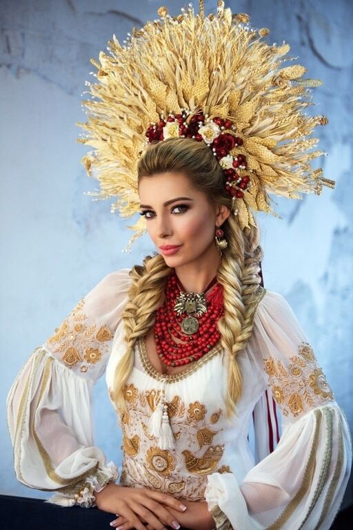 "Міс Всесвіт 2015": представниця України зустрілася з суперницями
