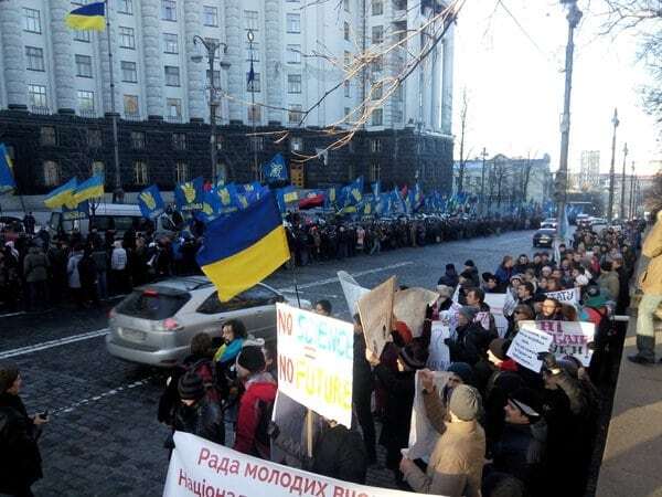 "Яценяку на гілляку!": на митинге в Киеве потребовали отставки Яценюка