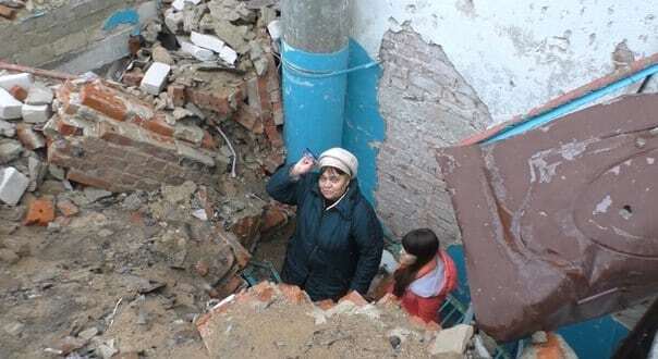 "Как нам выжить до весны?": в Донецке второй год зимуют без крыши