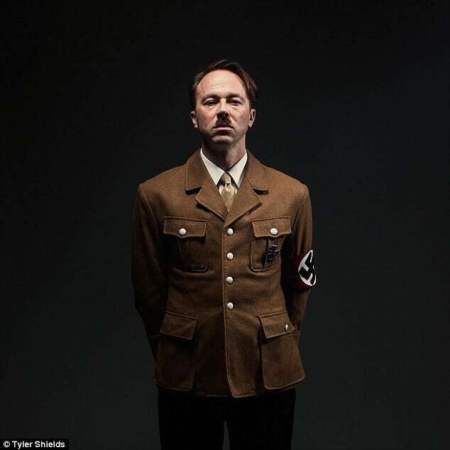 Смерть фюрера: актор відтворив "самогубство" Гітлера - фотофакт