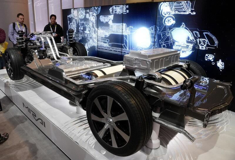 Toyota представила первый автомобиль с водородным двигателем: опубликованы фото и видео