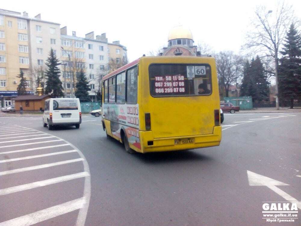 В Івано-Франківську водій-хам ледь не збив журналістів на "зебрі"