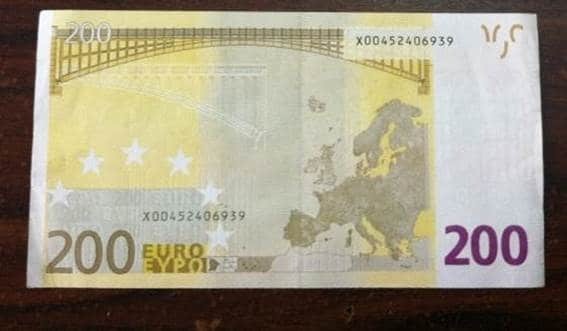 У Києві виявили фальшиві євро, аферистів затримали