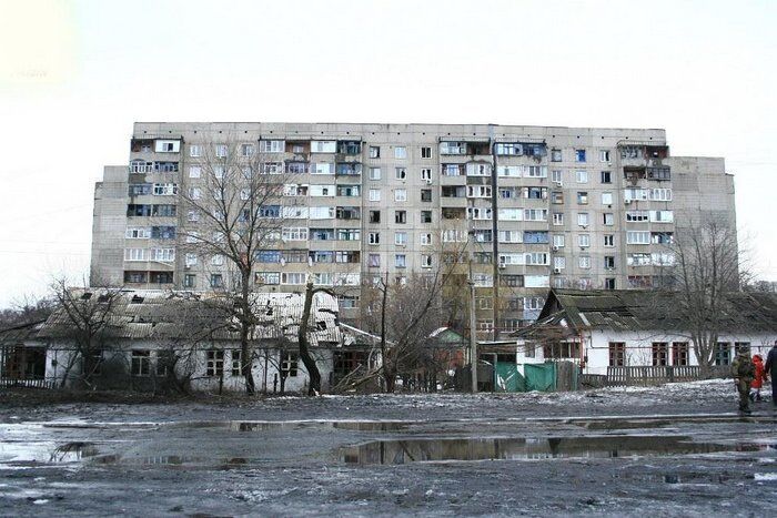 Опубликованы жуткие фото разрушенного обстрелами боевиков "ЛНР" Кировска