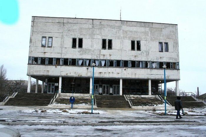 Опубликованы жуткие фото разрушенного обстрелами боевиков "ЛНР" Кировска