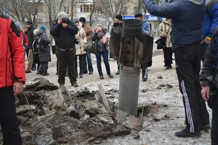 Поранений Краматорськ: опубліковано відео моменту обстрілу і нові фото наслідків