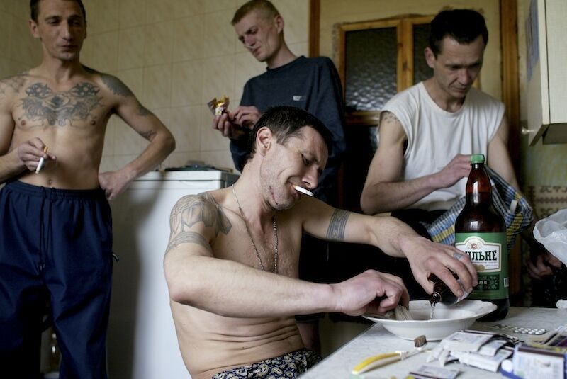 Канадський фотограф зробив шокуючу підбірку знімків з Росії "П'яна наречена"