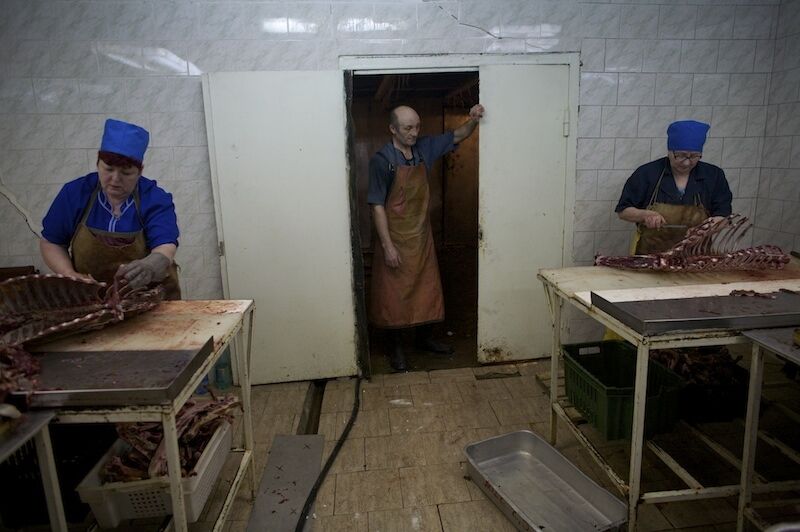 Канадський фотограф зробив шокуючу підбірку знімків з Росії "П'яна наречена"