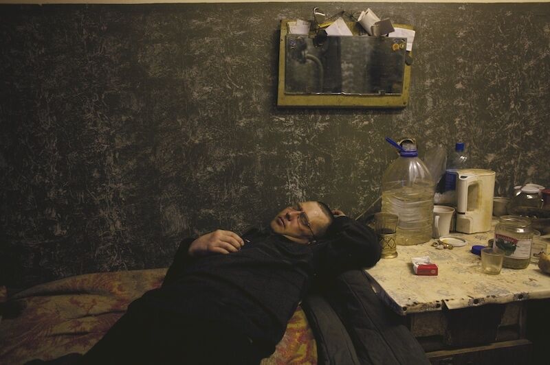 Канадський фотограф зробив шокуючу підбірку знімків з Росії "П'яна наречена"