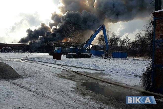 Из-за пожара на черкасской фабрике пострадало девять человек. Фото и видео с места происшествия