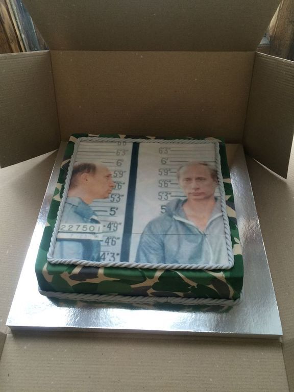 Полтораку на юбилей подарили торт с Путиным-уголовником: опубликованы фото
