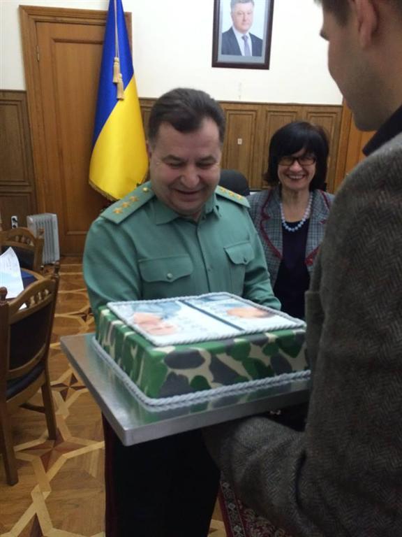 Полтораку на юбилей подарили торт с Путиным-уголовником: опубликованы фото