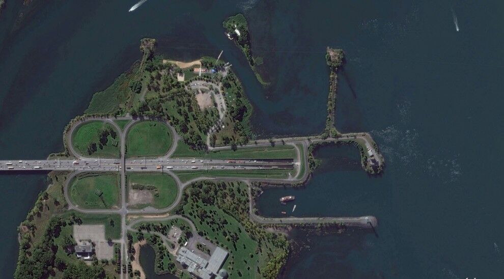 Захватывающие пейзажные фото Канады со спутника